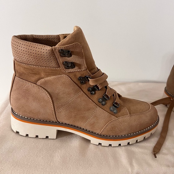 GIFT READY Taupe Suede Hiker Combat Boot Lug Sole Size US 10 - Picture 5 of 8